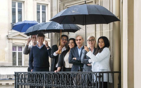 L'équipe de Remark Paris, posant pour une photo corporate.