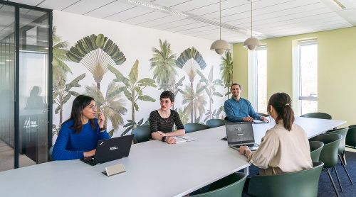 For our client, we realized retouched visuals of its work spaces thanks to a specialized photographer.