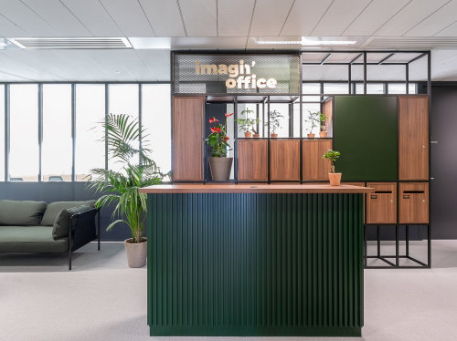We mobilized local talent to take pictures of the coworking spaces.