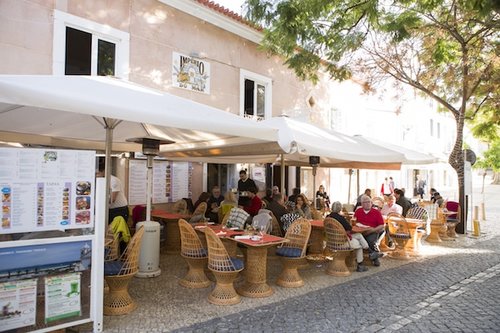 Photo showing the benefits of the location of the boutique-hotel in Meia Praia, Portugal