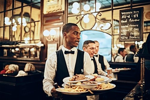 Photos of Parisien restaurants to promote French cuisine