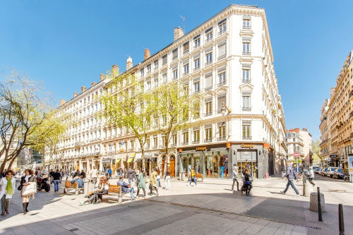 Real estate photos for our client SCPI Voisin Atland with a mastery in depth of field.