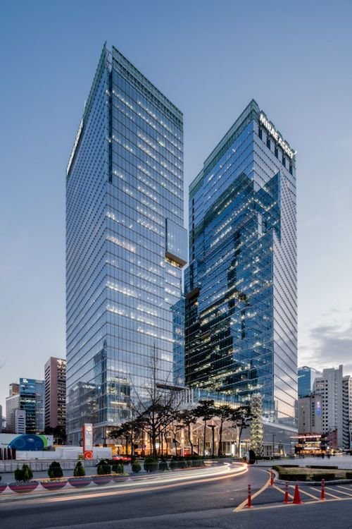 International shooting realized by local professional photographers specialized in  Employer Brand and Real Estate photography for SCOR in Seoul, South Korea