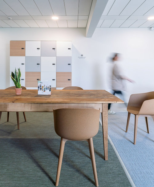 We produced dynamic photos of our client's coworking spaces to make people want to work there.