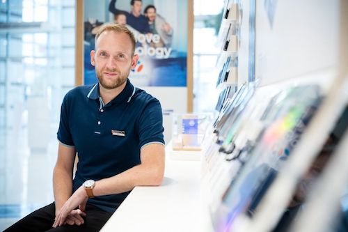 Environmental portrait shooting for a Bouygues Telecom ad campaign displayed in stores