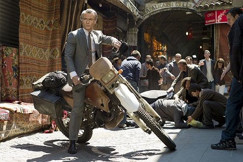 Ooshot had the idea of ​​a shoot inspired by the James Bond films for the Night of the Agencies.